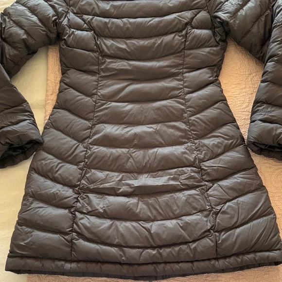 The North Face 550 Women's Puffer Jacket - Picture 12 of 16
